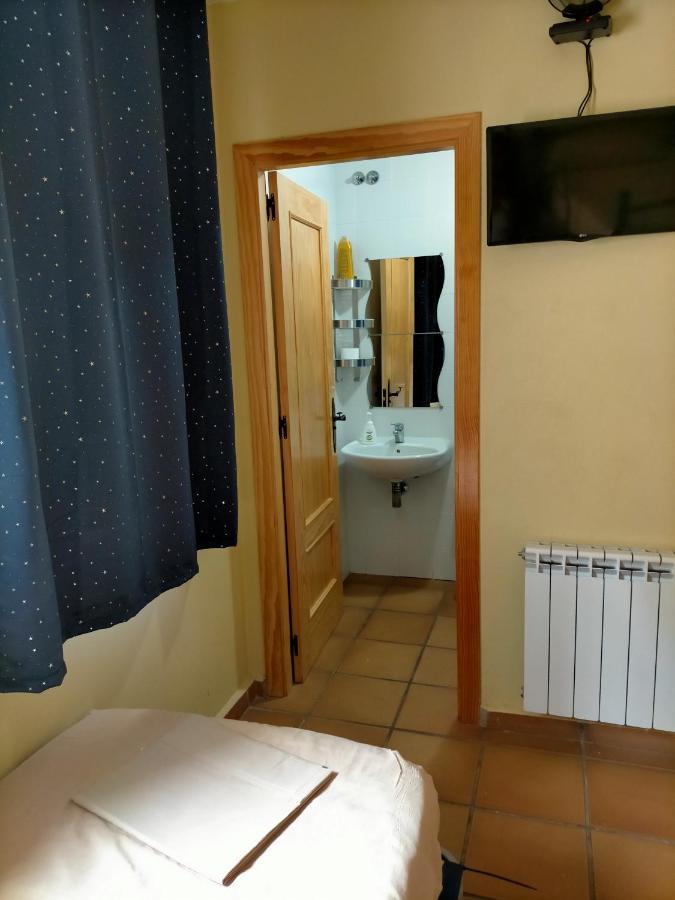 Albergue Santa Barbara Aliaga Luaran gambar